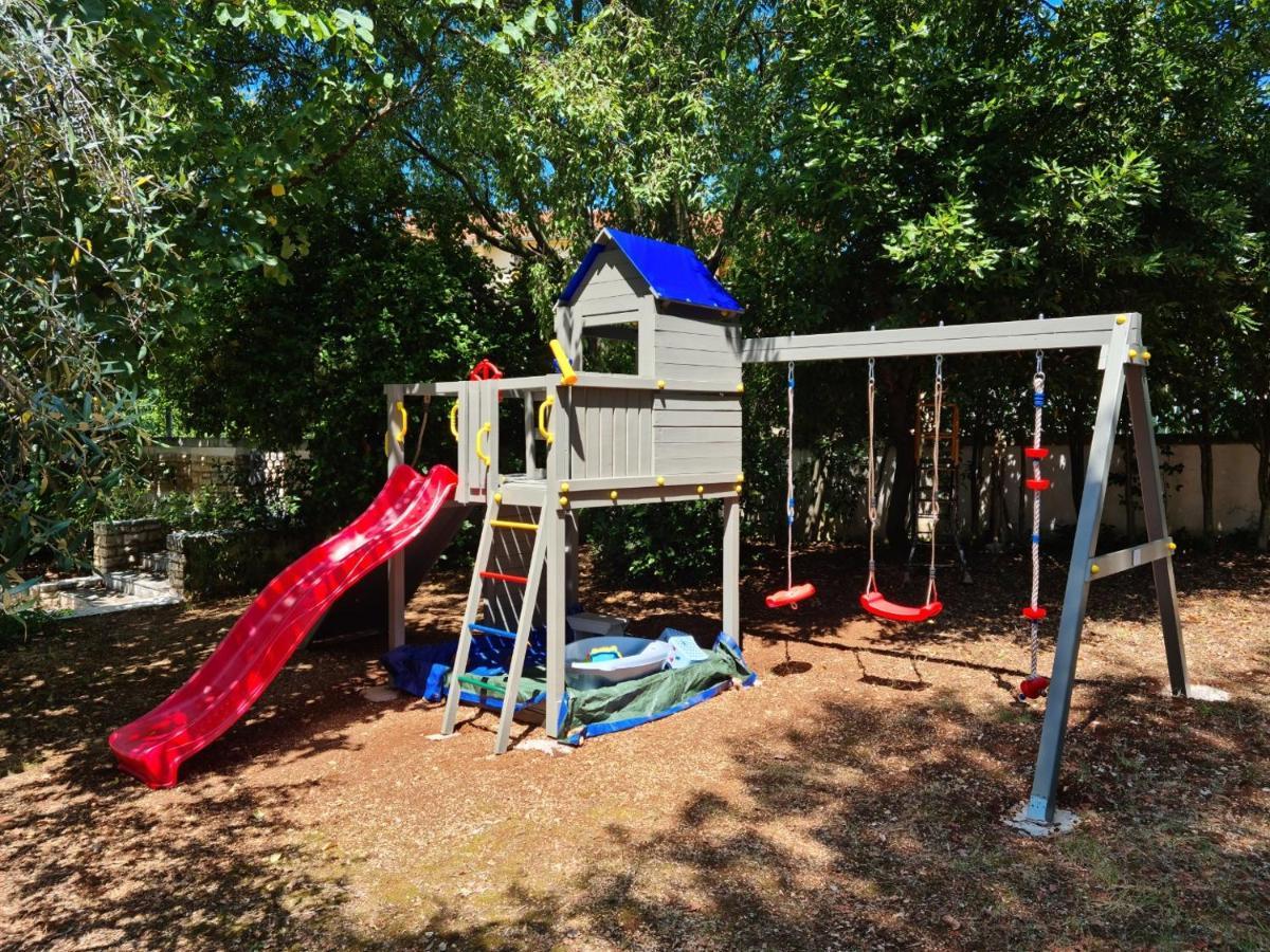 Villa Rosa With Yard And Children'S Playground Tar-Vabriga Zewnętrze zdjęcie
