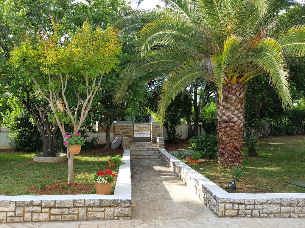 Villa Rosa With Yard And Children'S Playground Tar-Vabriga Zewnętrze zdjęcie