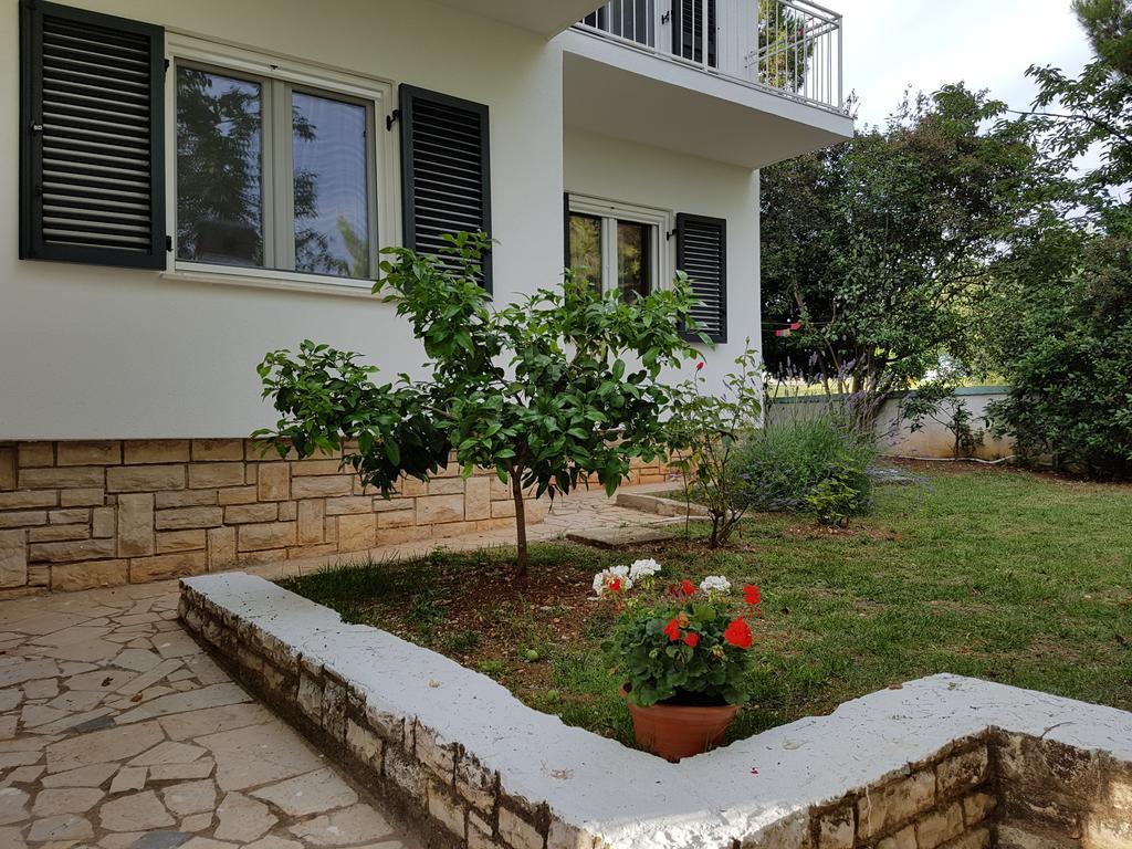 Villa Rosa With Yard And Children'S Playground Tar-Vabriga Zewnętrze zdjęcie